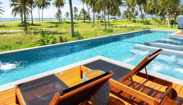 Casa Beira-mar com 8 Suítes no Prestigiado Condomínio Iberostar - Praia do Forte