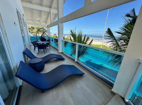 Casa Blue - Oceanfront in Itaguacu