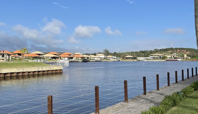 Casa em Búzios, de Frente Para o Canal da Marina. Em um Condomínio Aconchegante!