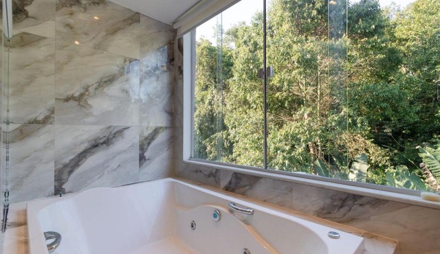 Casa Climatizada com Hidromassagem em Jacarepagua