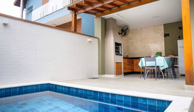Casa com Área Gourmet a 350m da Praia de Maresias