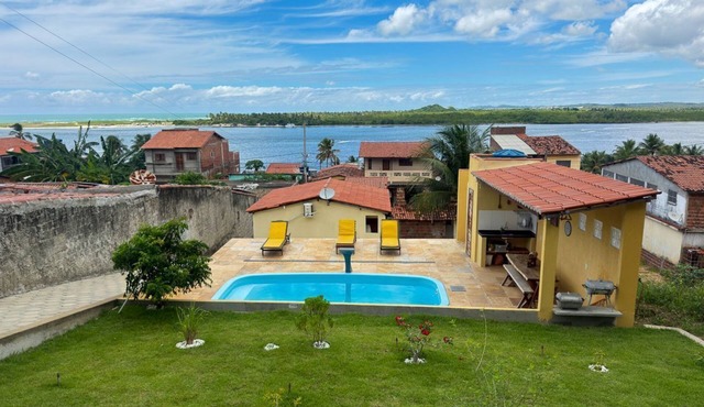 Casa com Área Gourmet, Piscina e Vista do Mar