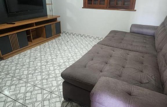 Casa com 03 quartos 02 banheiros e garagem
