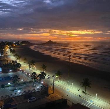 Casa com 12 suítes Praia dos Sonhos