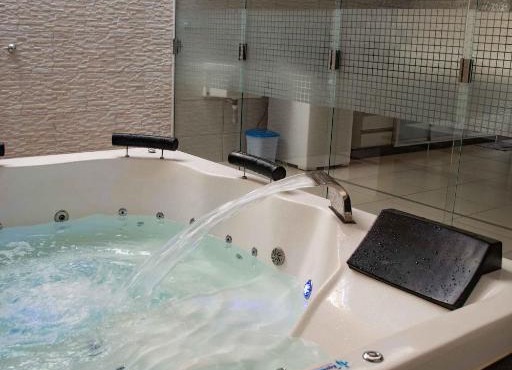 Casa com 2 quartos e banheira de Hidromassagem