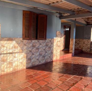 CASA COM 3 QUARTOS E 2 vagas