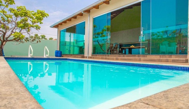 Casa com 3 suítes, mesa de sinuca, piscina aquecida e play ground para crianças