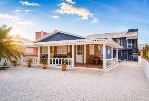 Casa com 4 quartos à 200 m da praia c/churrasqueira