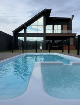 Casa com 4 suítes, piscina aquecida e sauna