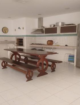 Casa com 6 suítes e piscina, a 160m da praia, 8km UniPRF