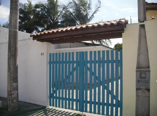 Casa com Amplo quintal no Canto do Mar