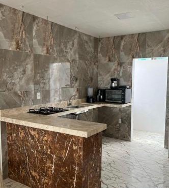 Casa com banheira e porcelanato em Campina Grande