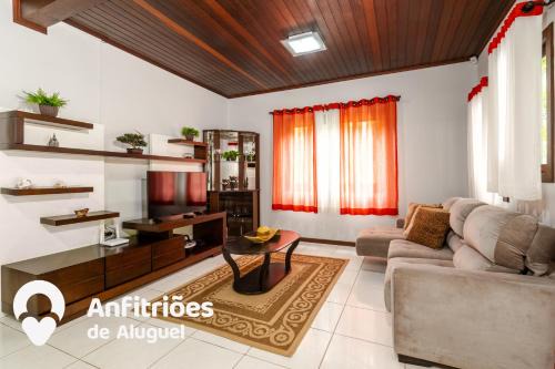 Casa com Churrasq. a 220m Praia Vermelha HJ6812