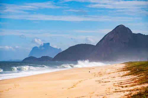 Casa com Churrasqueira a 550m da Praia de Itaipuaçu