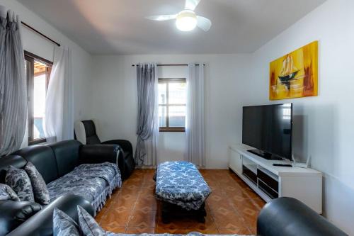 Casa com Churrasqueira e Rede a 210 m da Praia