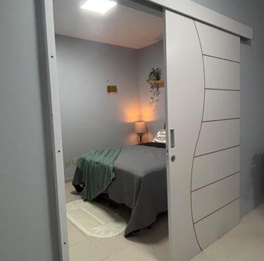 Casa com garagem e 2 quartos