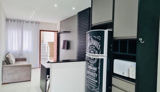 Casa com jacuzzi dentro de condomínio em Bertioga.