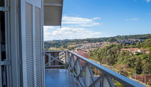 Casa com lareira, Wi-Fi e varanda com vista