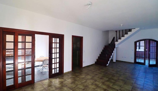 Casa com lazer a 500 metros da praia em Peruibe