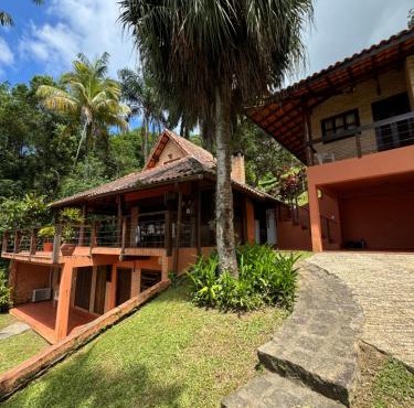 Casa com linda vista para o mar para amantes da natureza