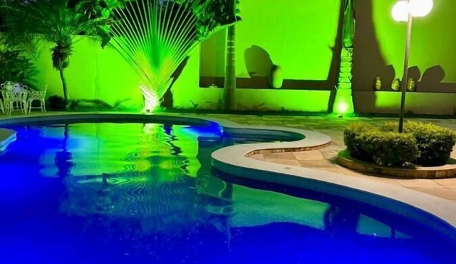 Casa com Piscina - Quartos Privativos
