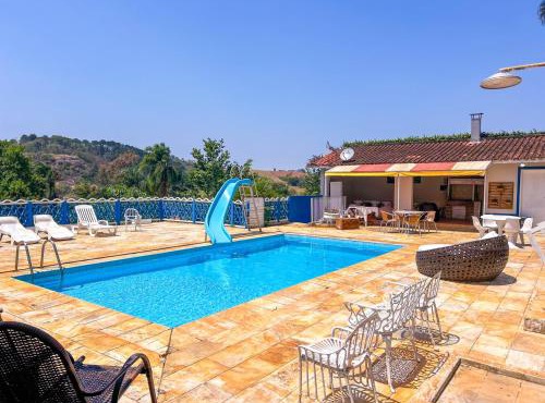 Casa com Piscina e Lazer Completo para Famílias