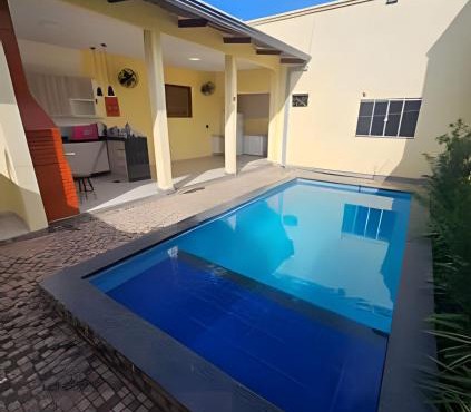 Casa com piscina 03 quartos até 10 pessoas