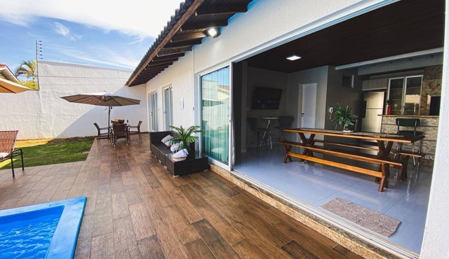 Casa com piscina 5 suites 1 quarto e AC