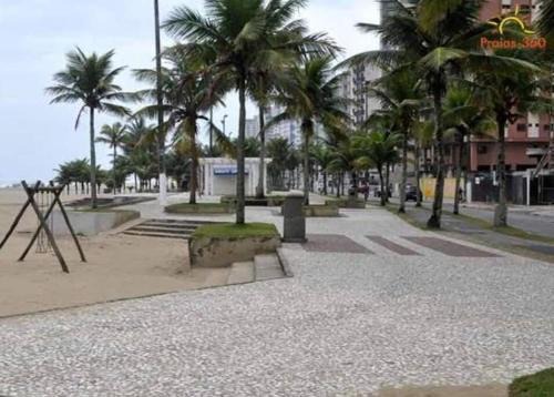 Casa com Piscina a 100m da Praia 4 Quartos com Churrasqueira Ideal para Família e Grupos