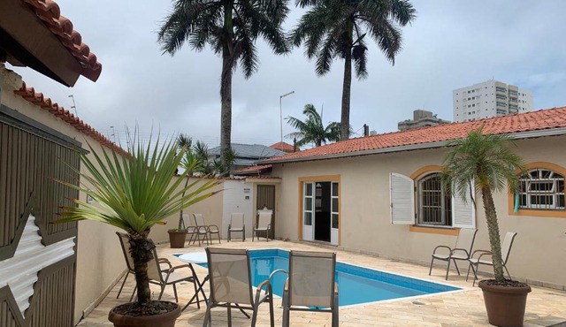 casa com piscina a 100 mts a beira mar