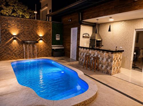 Casa com Piscina Aquecida e Ar-Condicionado em Todos os Ambientes a 600m da Praia