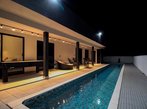 Casa com piscina aquecida e acesso ao clube em Riviera
