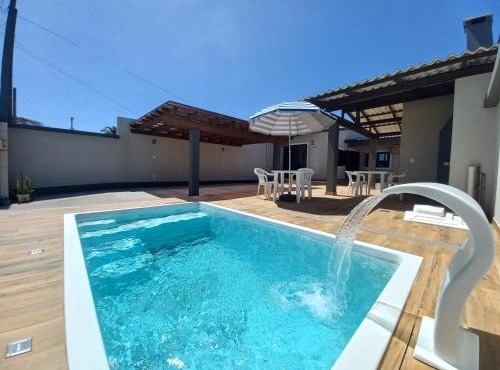 Casa com piscina, Ar condicionado, Pertinho Do Mar Em Capão Da Canoa
