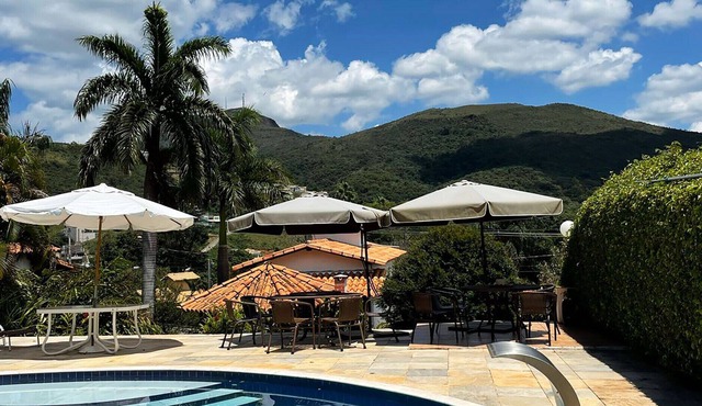 Casa com piscina e churrasqueira em Capitólio/MG