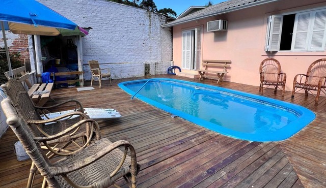 Casa com Piscina, Churrasqueira e Mesa de Bilhar