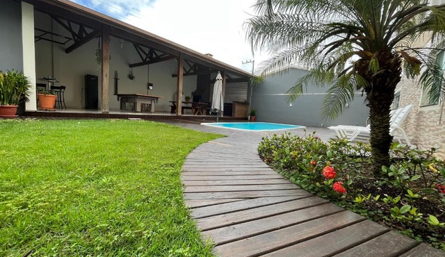 Casa com Piscina