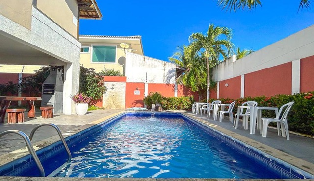 Casa com piscina e churrasq em Lauro de Freitas BA