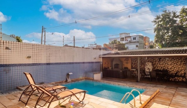 Casa com Piscina em Condomínio no Recreio
