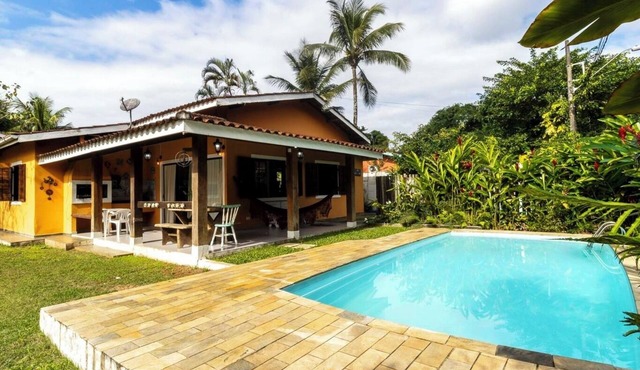 Casa com piscina a 500m da Praia de Boiçucanga