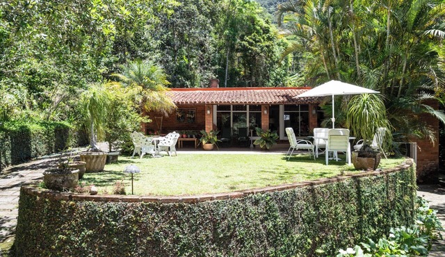 Casa com Piscina, Churrasqueira, Jogos e Lareira