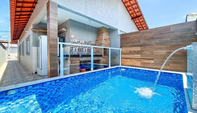 Casa com piscina e ótima localização - Itanhaém