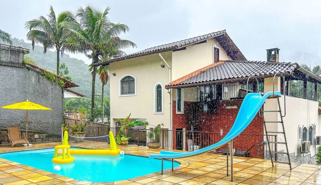 Casa com piscina e churrasqueira em Guapimirim/RJ