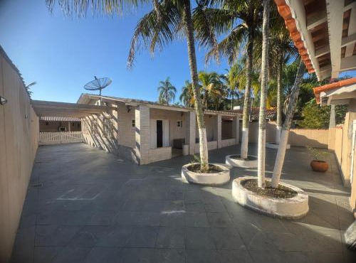 Casa com Piscina e Churrasqueira Até 14 hóspedes Bertioga