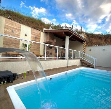 Casa com Piscina em Marmelópolis