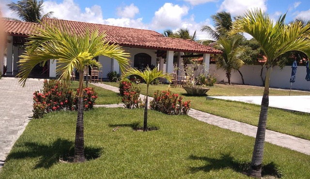 Casa com Piscina em Condominio Fechado