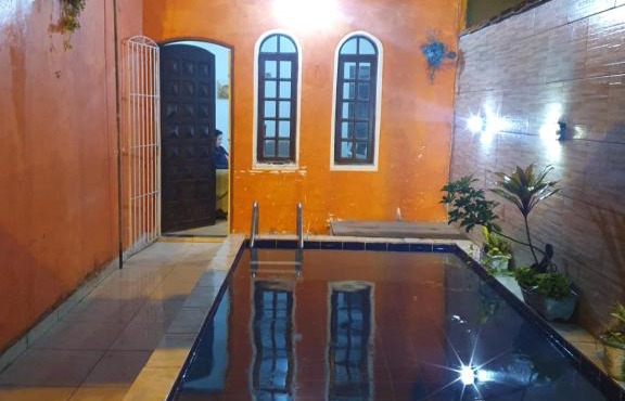Casa com piscina para temporada em Praia Grande