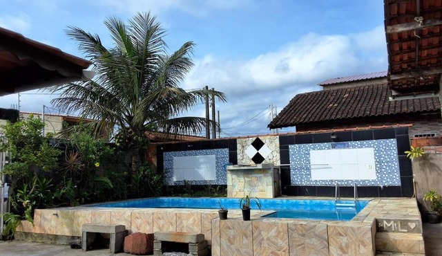 Casa com pisicna in Mongaguá in Mongaguá
