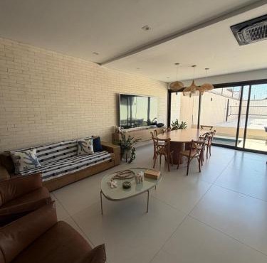 Casa com Quadra de Beach Tenis