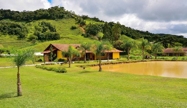 Casa com Vista Lago - Rancho Queimado - SRR007