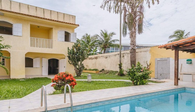 Casa com vista para a Lagoa de Araruama e piscina